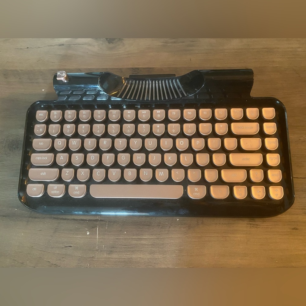 Vintage style KNEWKEY typewriter, mechanical keyboard Excellent Condition - Picture 4 of 7